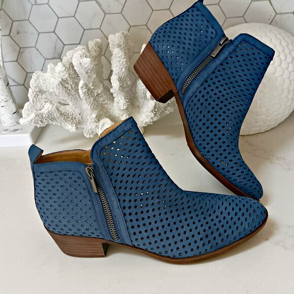 LUCKY BRAND BLUE SUEDE ANKLE BOOTS SZ 10 - Picture 1 of 4